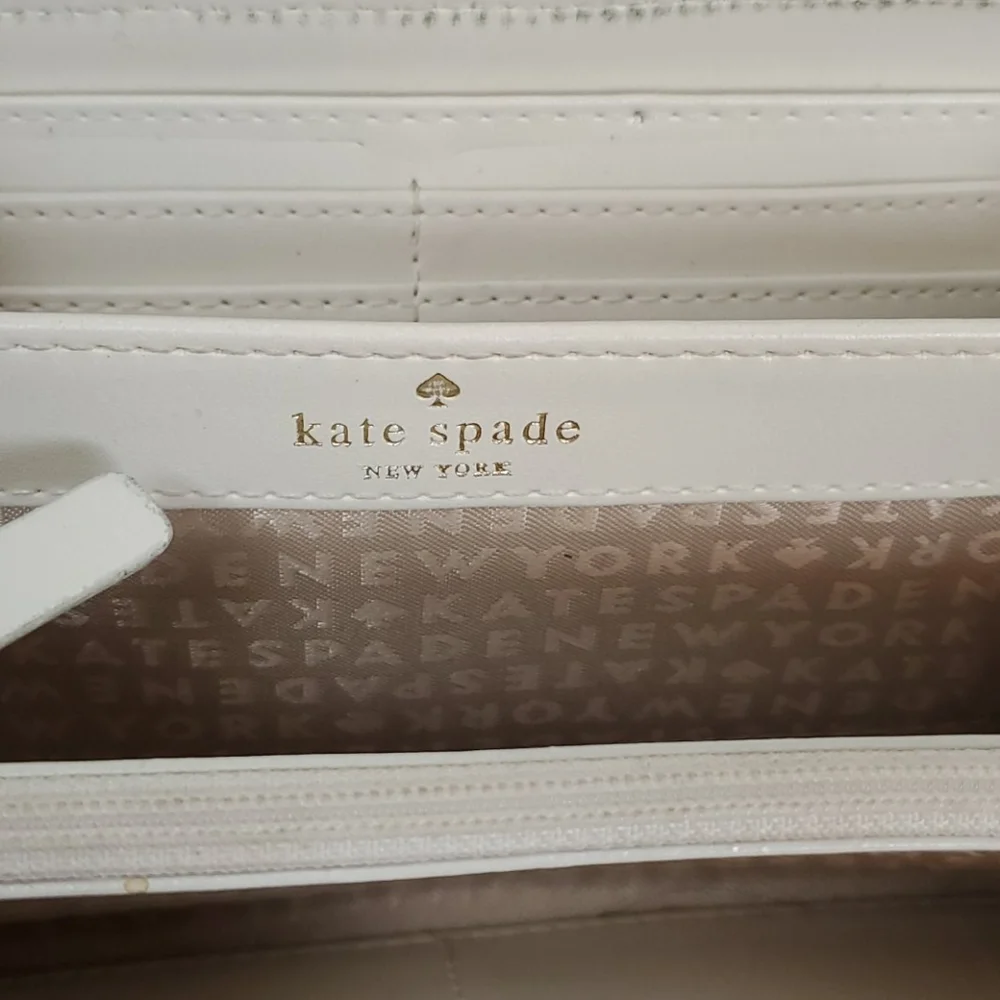 Kate Spade New York, Canvas Wallet, Zipper Closure, Pre-Owned, Spots, Non-Smokin
